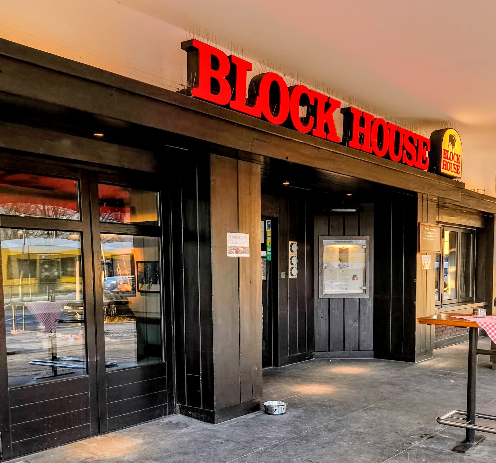 BLOCK HOUSE Am Alexanderplatz 2